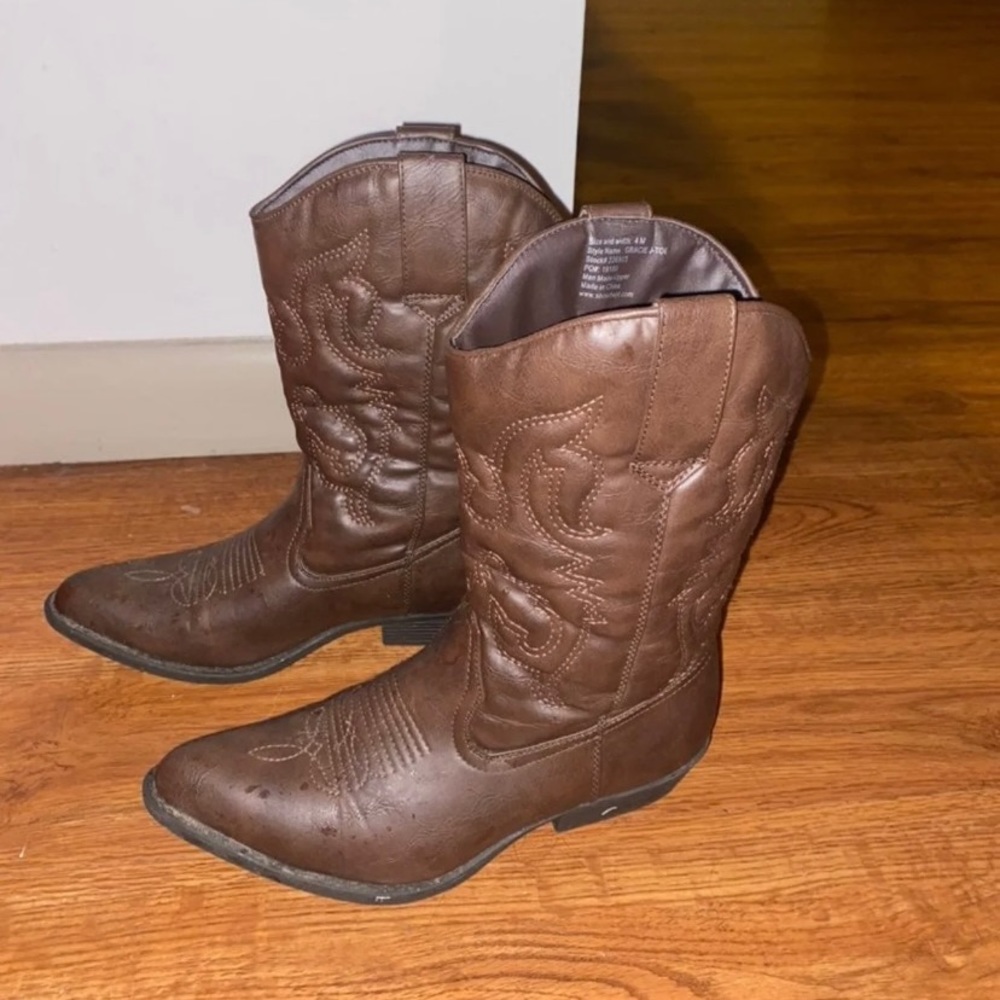 Brown cowgirl boots